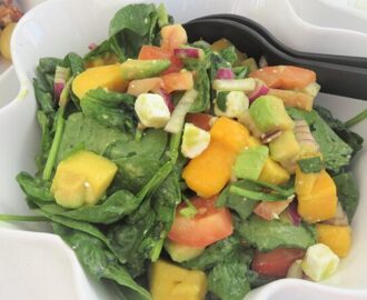 Mango- och fetaostsallad