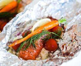 Laxpaket med feta och zucchinisallad