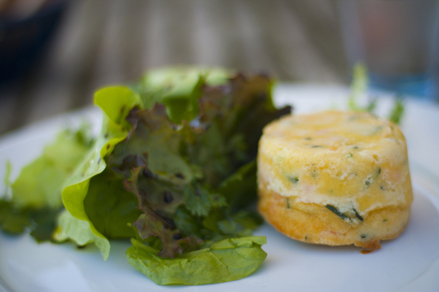 Laxbakelse med zucchini