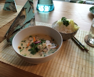 Tom Kha fisksoppa och ris med hemmaodlad koriander