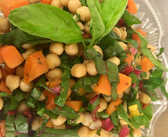 Var dags gröna mat - Ljummen kikärtsallad med vitlök, stjälk och blad från betor, 4 port