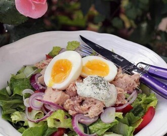 Tonfisksallad med ägg och dillcrème