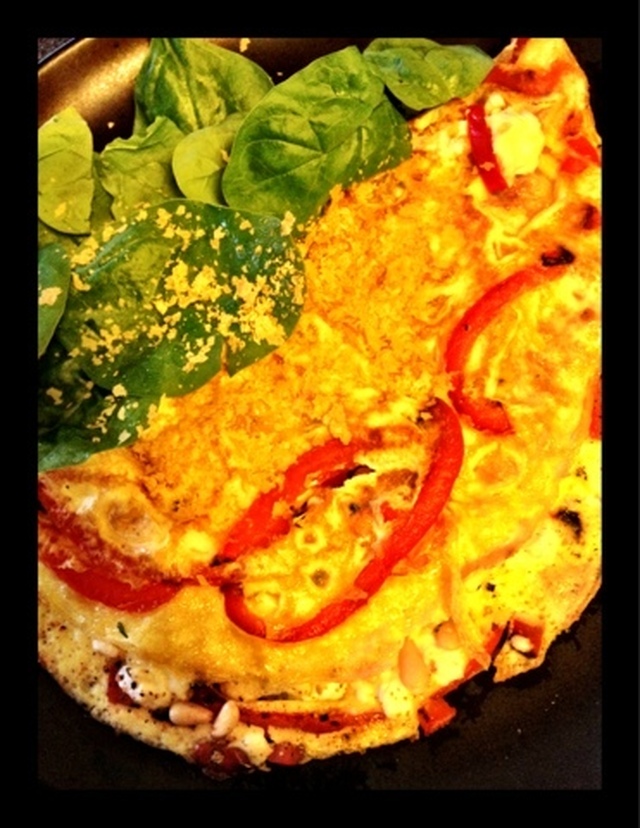 Omelett med paprika,fetaost & pinjenötter!
