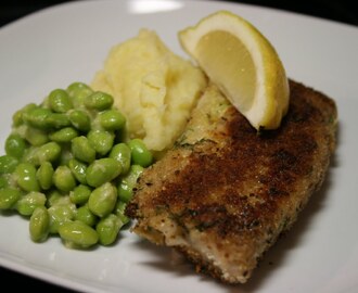 Stekt, dill-dubbelpanerad sej, potatis-och rotsellerimos, edamamebönor med pepparrotssmör