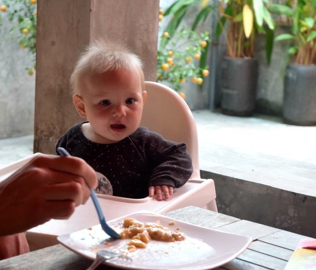 Barnmat och blöjor i Asien