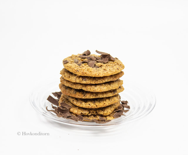 Chewy Oatmeal Chocolate Cookies