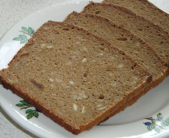 Glutenfritt flingbröd med äppelmust, fikon och amaranthmjöl