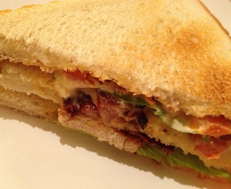 Club sandwich med kyckingfilé