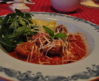 Fredagsitalienare: kalvbullar med pasta och tomatsås till hela familjen