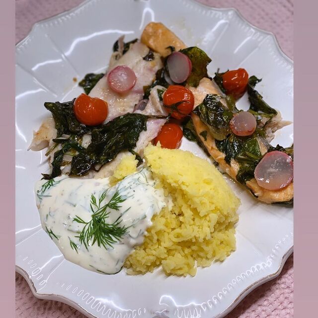 Anna Toledano Book on Instagram: “Gårdagens middag fick bli fisk i långpannan istället för fiskpaket - hade nämligen inget foliepapper hemma ??‍♀️? Det blev gott…”