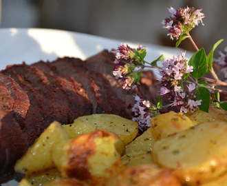 Helgrillad oxfilé med aromatisk sås