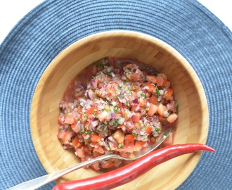 Sotad lax med krämig polenta och Pico de Gallo