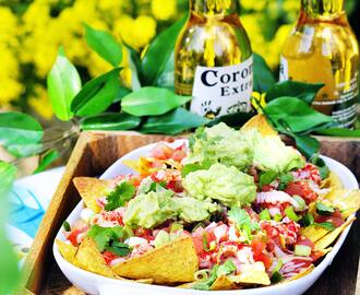 Plock med majschips, kräftstjärtar och guacamole