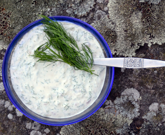 Dill- & ansjovis-crème fraiche till fisk