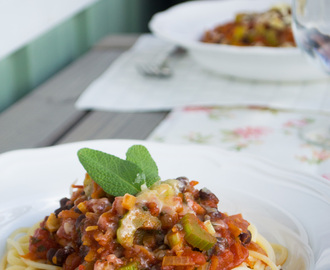 Veckans vegetariska: Pasta med bönig salviatomatsås