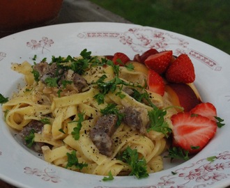 Pastasås med entrecote och karamelliserad lök