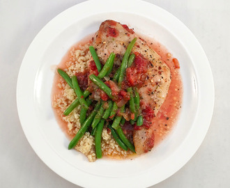 Kycklingklubbor i ugn med tomatsås och bulgur