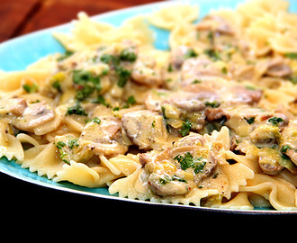 Krämig pasta med champinjoner och vitlök