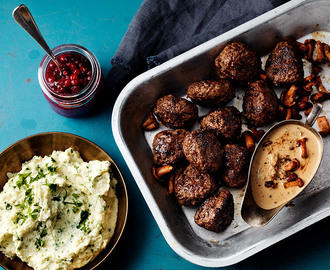 Kalvfärsbullar med citron och ost på primörsallad