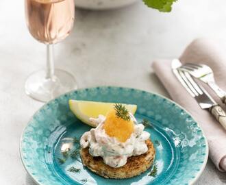 Toast Skagen med gräddfil