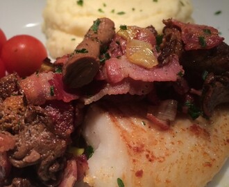 Smörstekt torsk med bacon, kantareller och potatispuré