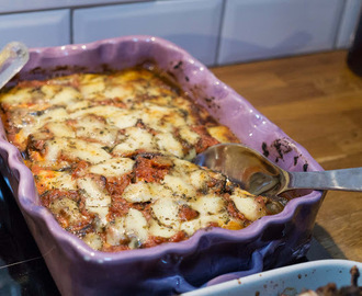 Auberginegratäng med mozzarellatopping