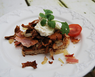 Svamptoast med chevrékräm