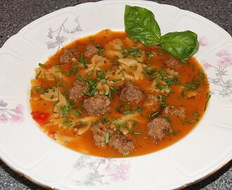 Zuppa Rosso con Polpette