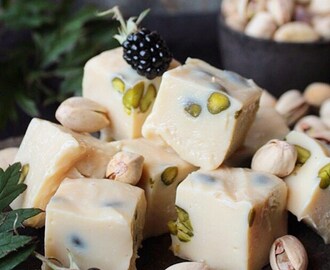 Fudge med pistagenötter och Baileys