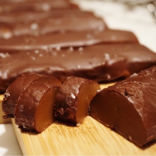 Chokladdoppade vaniljkolastänger med flingsalt