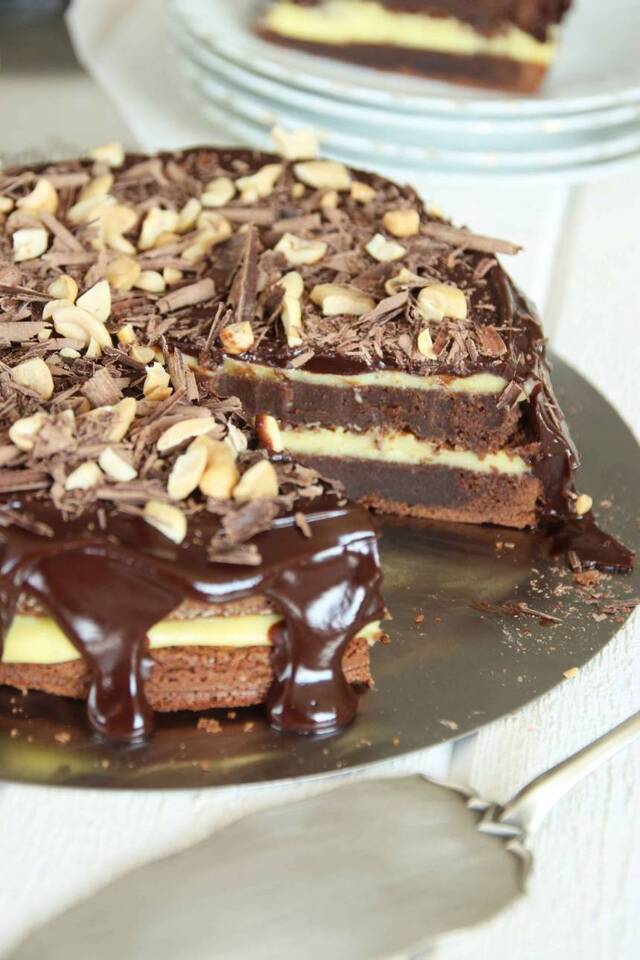 Fransk chokladtårta med chokladganache, vaniljkräm & cashewnötter