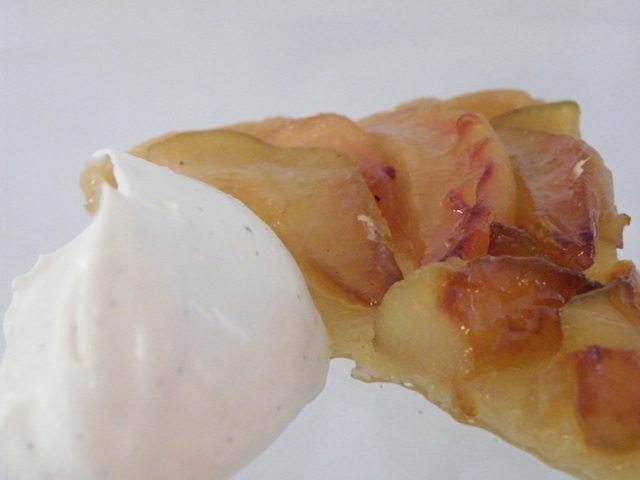 Tarte tatin på päron med vaniljcreme fraiche