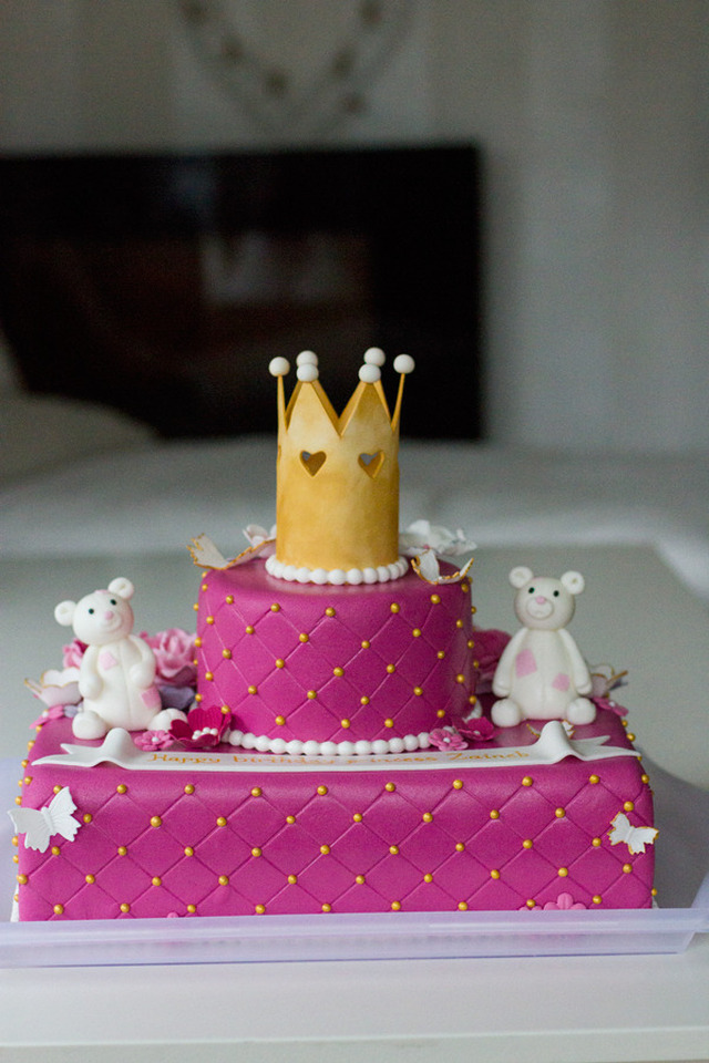 Tårta till Zaineb i rosa och guld