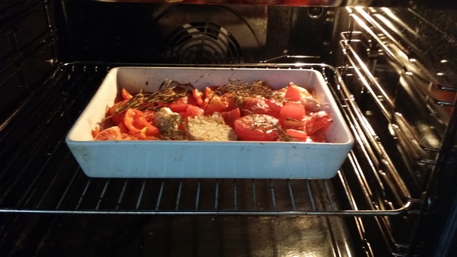 Köttbullar med krämig polenta och rostad tomatsås