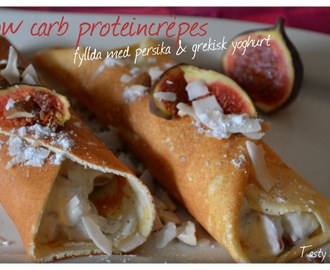 Low carb proteincrêpes fyllda med persika & grekisk yoghurt