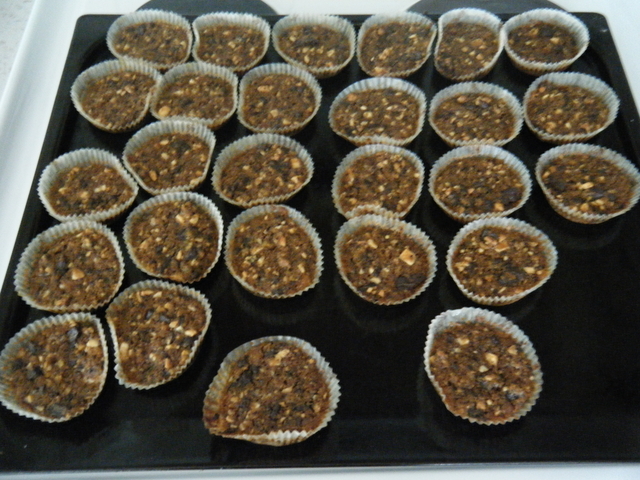 Muffins med choklad, nötter och kanel