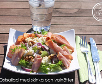 Ostsallad med skinka och valnötter