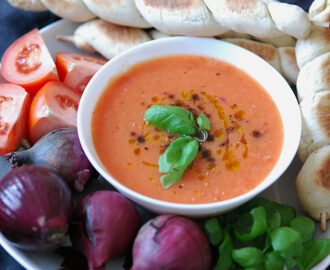 Tomatsoppa med Pinnbröd