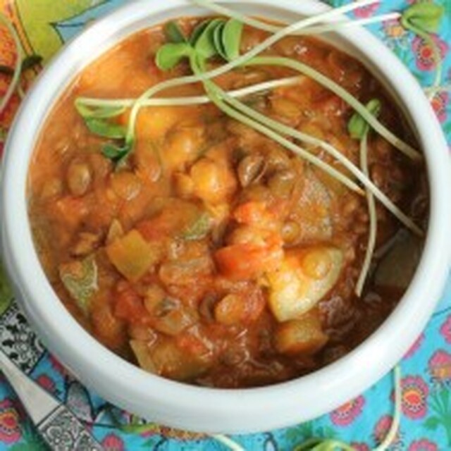 Daal – vegetarisk indisk soppa på gröna linser.