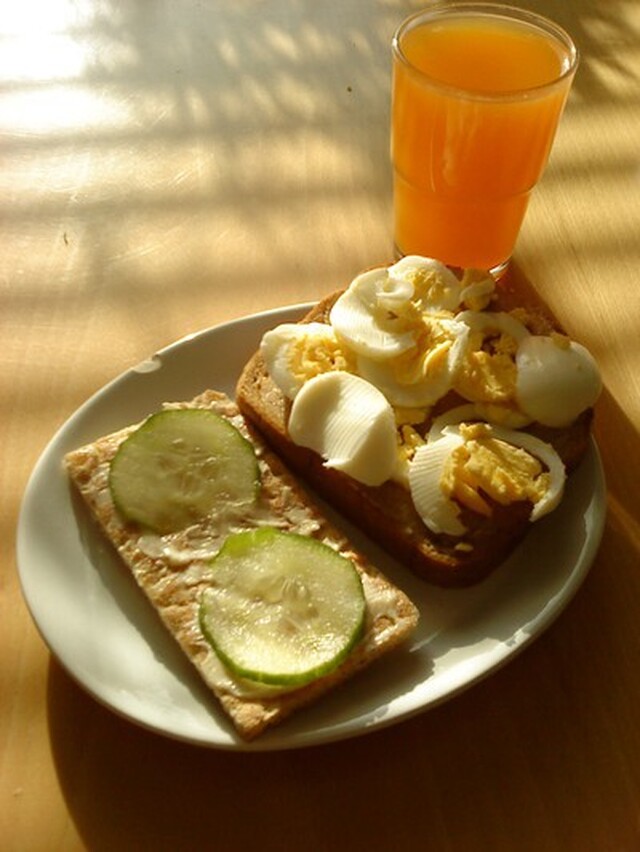 Frukost Ägg/kaviarmacka+Gurkmacka