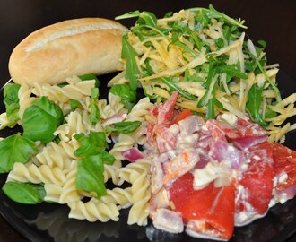 Pasta med grillad paprika + sallad och baguett