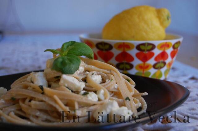 Citronpasta med fetaost och basilika