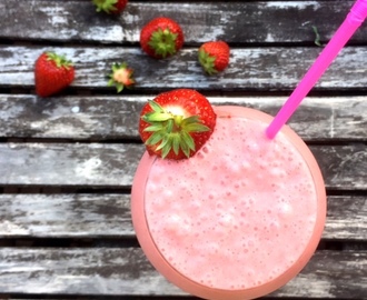 Raw, vegan Jordgubbsmilkshake