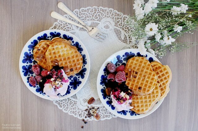 The Waffle Day // Glutenfree Proteinrich Waffles w Bluberry Sauce