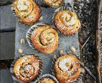 Snurriga pistagebullar med citron och vit choklad