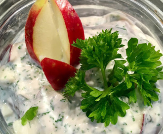 Glad påsk - Sill med örter, vitlök och äpple