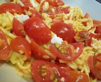 Färsk Pasta med Tomatsås & Mozzarella