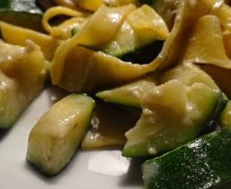 Pasta med gorgonzola, svamp och squash