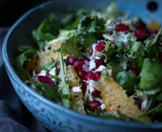 Julsallad med fetaost, apelsin och granatäpple