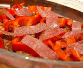 FLÄSKFILE MED OST, PAPRIKA OCH SALAMI